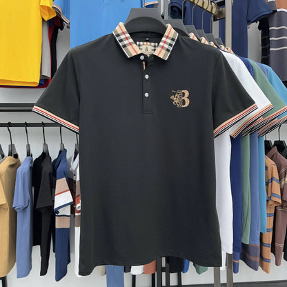https://cdn.shopify.com/s/files/1/0807/0745/3272/files/Camisa-polo-de-algod-o-de-manga-curta-bordada-masculina-tops-de-lapela-empresarial-marca-de_jpg.webp?v=1724446478