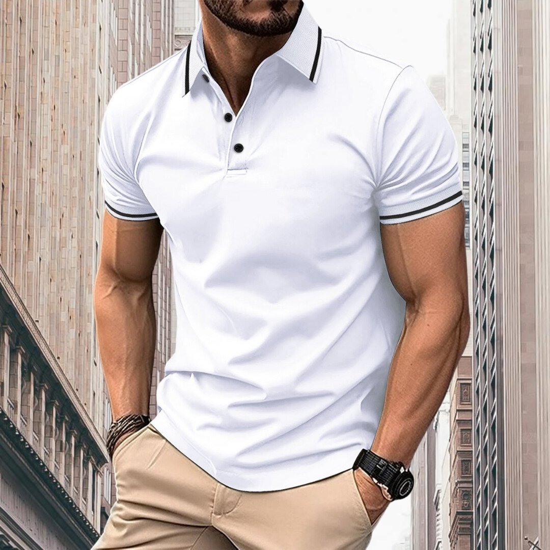 https://cdn.shopify.com/s/files/1/0807/0745/3272/files/john-bomullspolo-for-en-avslappnad-sportoutfit-sundberg-stockholm-627348_1800x1800_dfc10704-c321-447e-9867-537e28a38318.jpg?v=1725880641