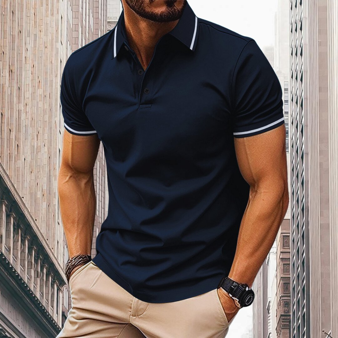 https://cdn.shopify.com/s/files/1/0807/0745/3272/files/john-bomullspolo-for-en-avslappnad-sportoutfit-sundberg-stockholm-747051_1800x1800_864d330a-ec11-4351-8810-a48a552a5d6d.jpg?v=1725880641